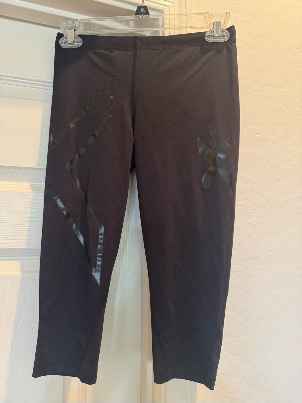 2XU Compression Capri Women's Running Tights - Medium Black With Reflective Logo